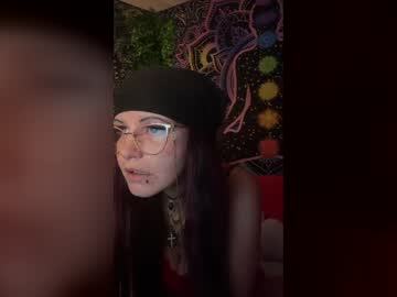 manicnikki93