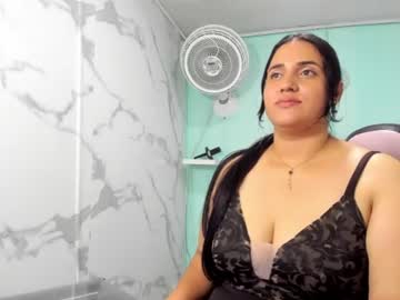 pilar hotcurvy1